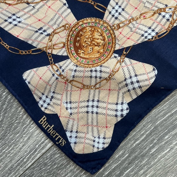 FREE Burberry with a $400with bundle purchase. - Picture 3 of 6